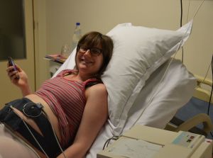 dernière photo avec la louloutte à l’intérieur, la poche des eaux a été percée (vers 15h30)